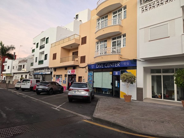 Facade of a dive center in Alcalá with signage for courses, guided dives and snorkeling tours.