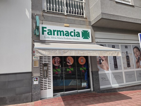 Pharmacy of Licenciada Silvia María Perdomo Morales on a village street in Aldea Blanca.