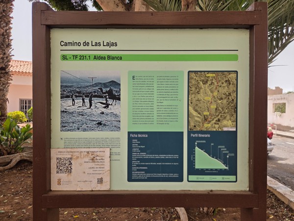 Information board for Camino de las Lajas SL-TF 231.1 in Aldea Blanca with route profile and map.