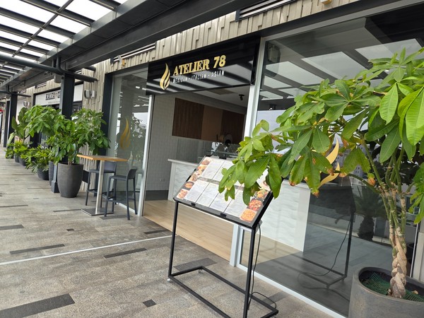 Atelier 78 offering Mexican, Italian and Asian dishes with a clean, modern interior.