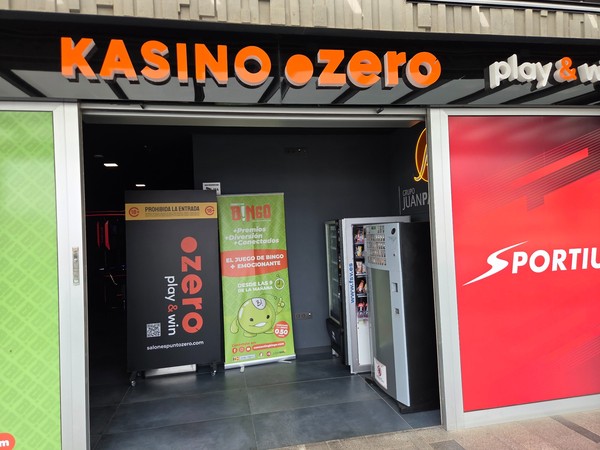 Kasino O Zero with bingo and gaming signage at the entrance.