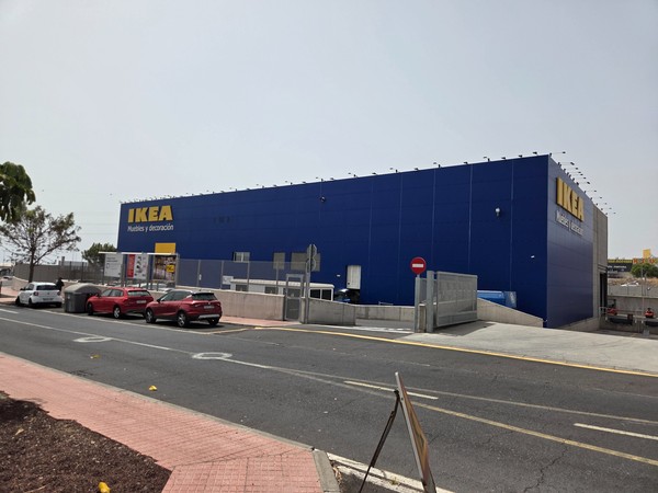 IKEA La Chafira exterior with blue facade and yellow logo.