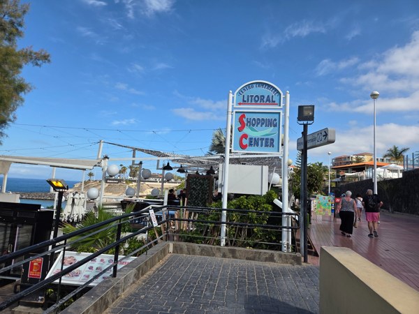 Entrance sign to Litoral Shopping Center by the promenade.
