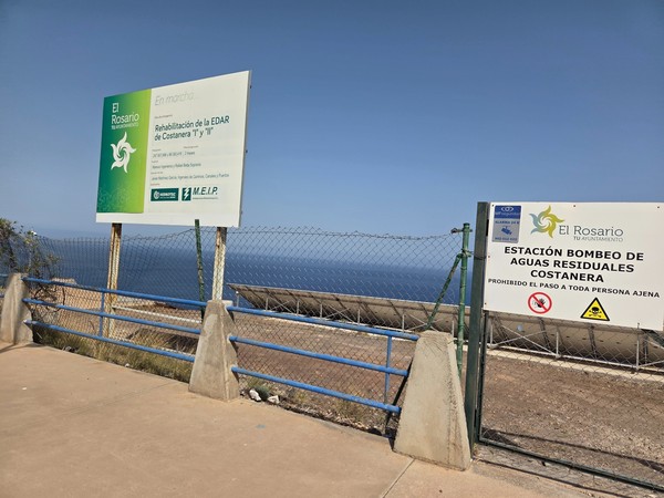 Notice boards for rehabilitation works and the Costanera wastewater pumping station beside the coastline.