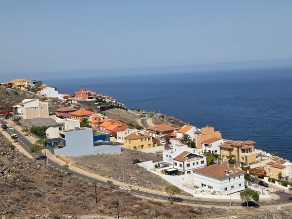 Panoramic view of the Costanera hillside in El Rosario with villas arranged on the slope above the Atlantic Ocean.