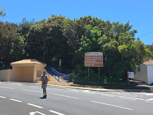 Main road crossing near Cruz del Carmen with tourist and signage