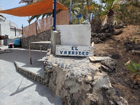 Sign welcoming visitors to El Varadero