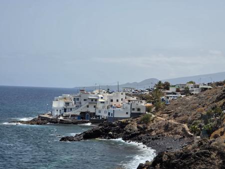 El Varadero's cliff-edge houses above the ocean