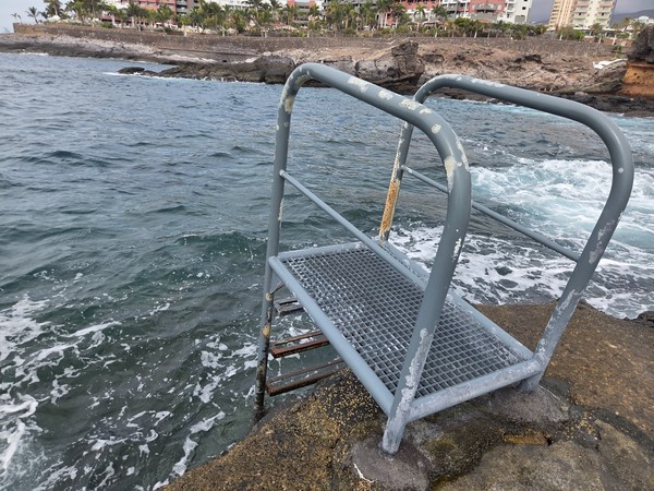 Short concrete ramp leading to the edge of the rocks where swimmers access the sea at El Marquéz.