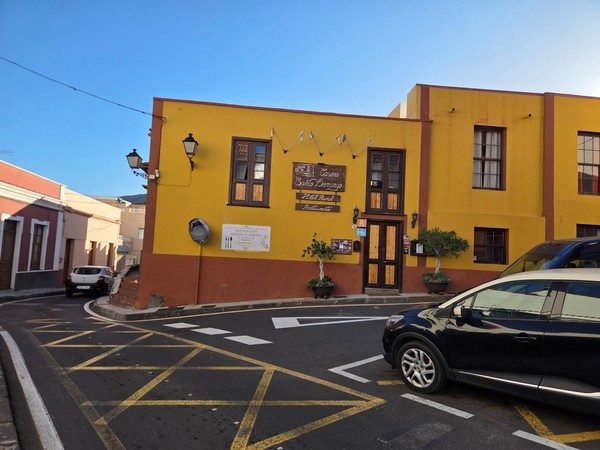 Casa Santo Domingo rural hotel and restaurant in Güímar with a yellow and terracotta façade facing the street.