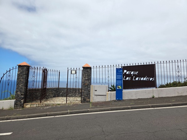 Main gate to Parque Los Lavaderos in El Sauzal with ocean backdrop.