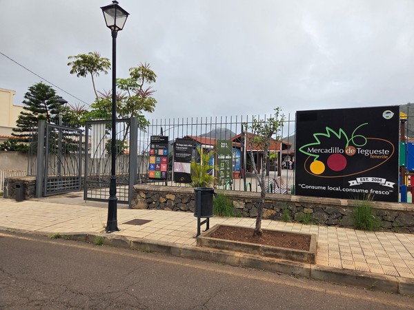 Entrance sign of Mercadillo de Tegueste promoting local fresh produce in Tenerife.