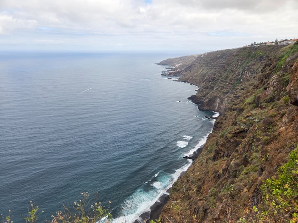 Wide view from Mirador de La Garañona over the Atlantic and the steep volcanic cliffs of El Sauzal in North Tenerife.