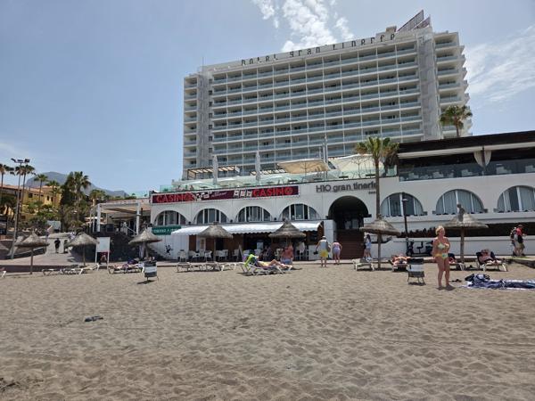 Hotel with beachfront access at Playa El Bobo