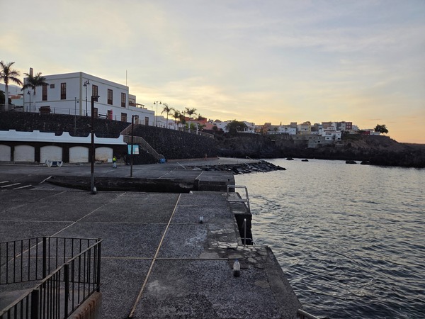 Viewpoint beside the cove with a paved edge and the open Atlantic beyond the islets.