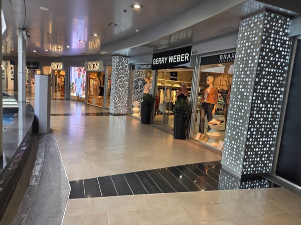 Gerry Weber boutique with mannequins showing coordinated outfits along a bright corridor.