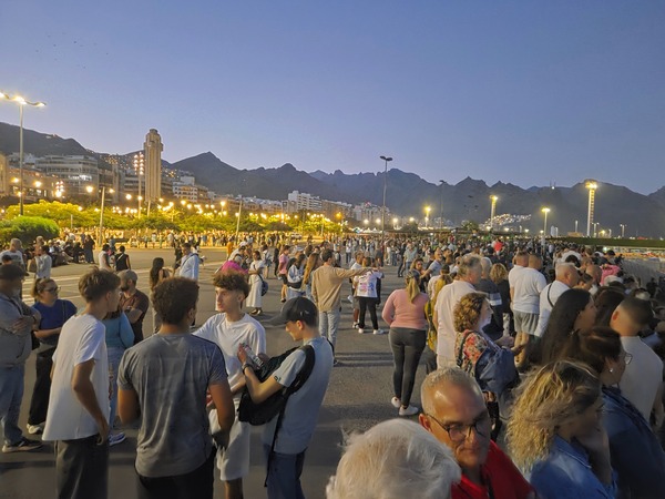 Crowds gathering at dusk at the port of Santa Cruz de Tenerife, facing the sea and waiting for the night program of Plenilunio.