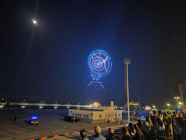 Circular floral-style figure drawn by drones above the Santa Cruz harbor during Plenilunio.