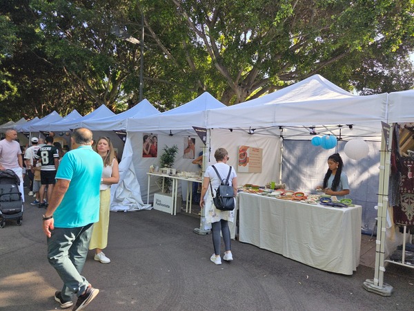 Handmade plates and small pottery pieces neatly displayed on a vendor table. Taken at Plenilunio 2025 in García Sanabria Park, Santa Cruz de Tenerife.