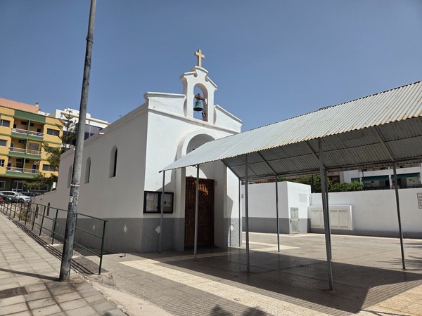 Small white chapel of Santiago Apóstol in El Puertito de Güímar.