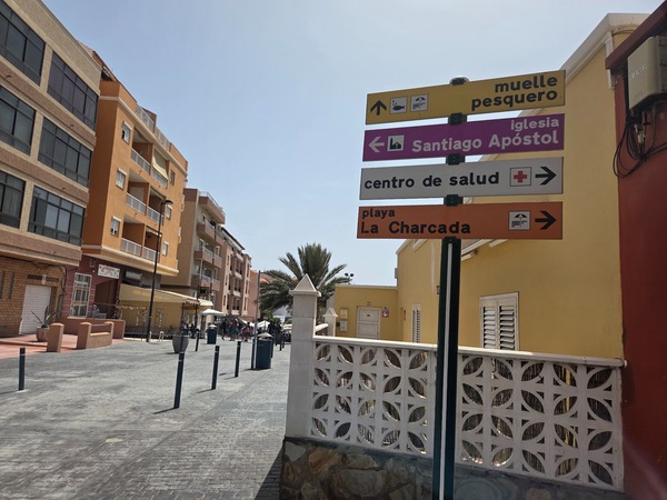 Pedestrian signpost in El Puertito de Güímar pointing to the fishing pier, Santiago Apóstol church, health centre and La Charcada beach.
