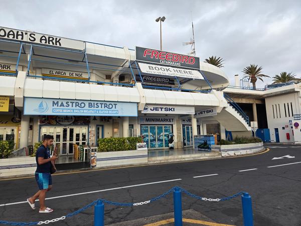 Freebird Catamarans booking office and Mastro Bistrot restaurant in Puerto Colón