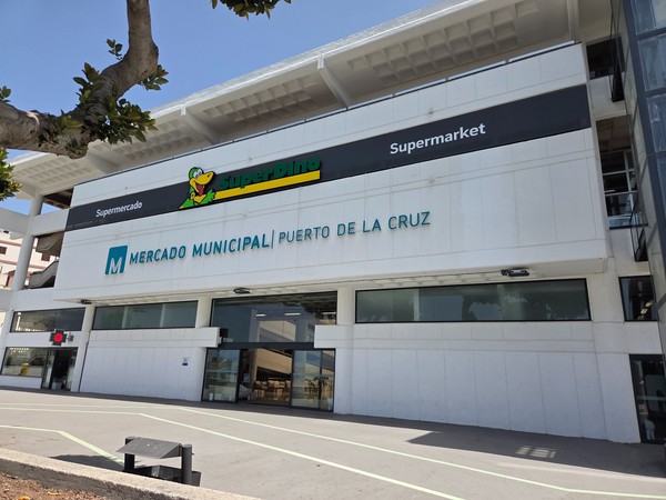 Facade of the Mercado Municipal (municipal market) building in Puerto de la Cruz.