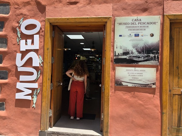 Sign and doorway of the Casa Museo del Pescador (Fisherman’s Museum) in Puerto de la Cruz.