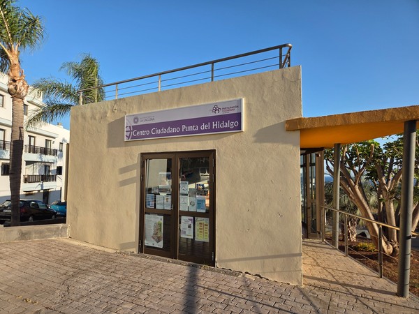Entrance of the Centro Ciudadano Punta del Hidalgo community centre.