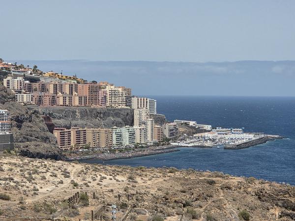 Panoramic view of Radazul Bajo's full residential coast and marina.
