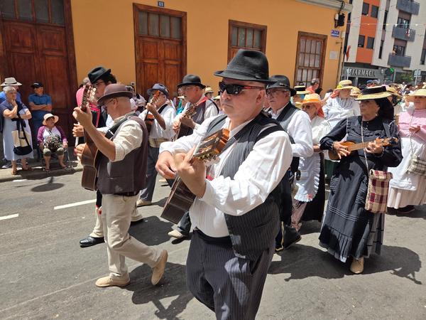 Musicians playing traditional Canarian string instruments during the event.