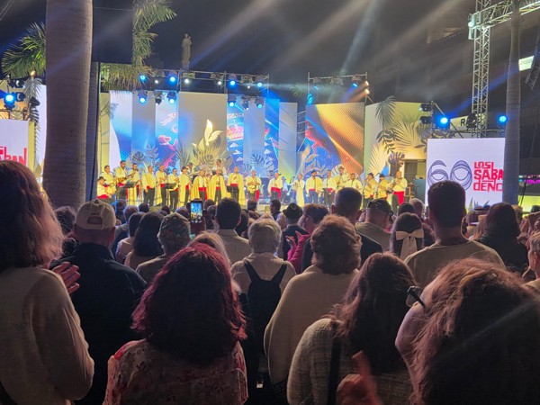 Night concert in Santa Cruz de Tenerife with a folk group performing on an illuminated stage and a large audience.