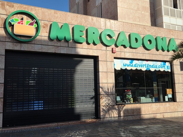 Mercadona supermarket storefront in Santa Cruz de Tenerife.