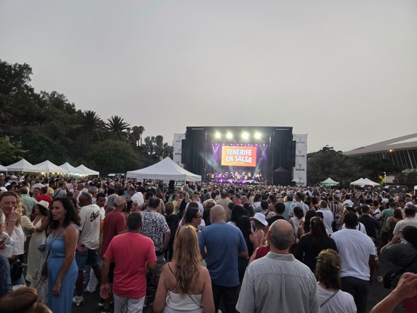 Large crowd at the Tenerife en Salsa event with the main stage lit up at dusk in Santa Cruz.