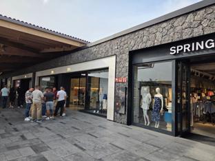 Stores with wide glass displays