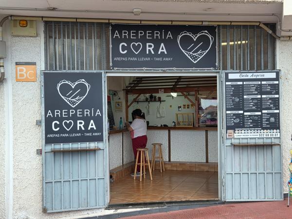 Facade of Arepería Cora, a Venezuelan takeaway in Tabaiba Baja