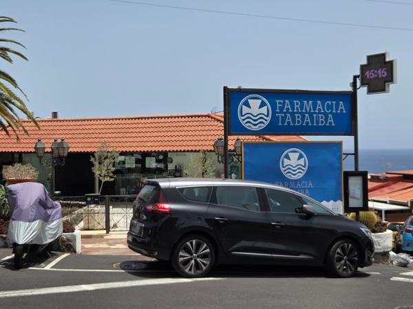 Exterior view of Farmacia Tabaiba