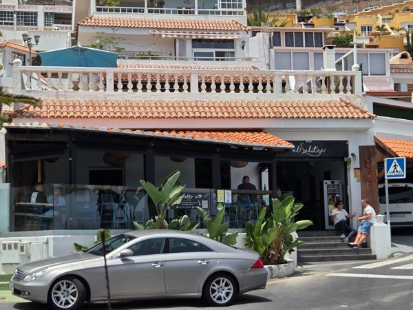 El Salitre terrace restaurant with diners