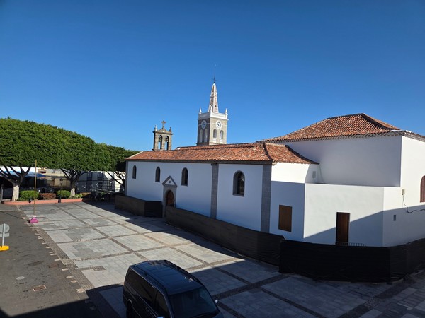 Rear view of the San Bartolomé church in Tejina showing tiled roofs and the plaza.