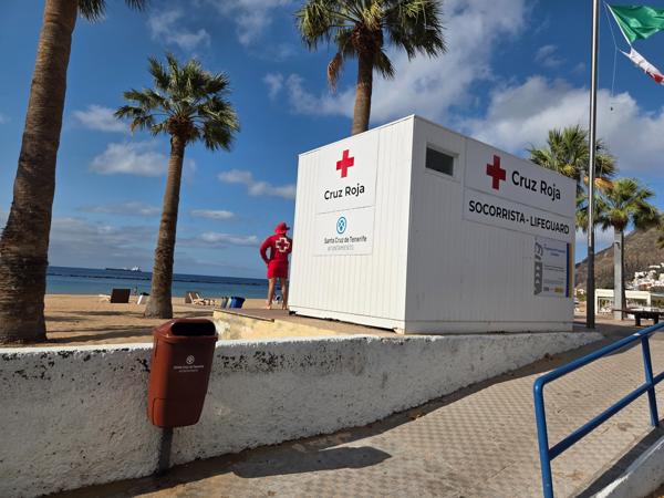 The Cruz Roja lifeguard post ensures safety, and its prominent location is staffed daily to assist beach visitors.